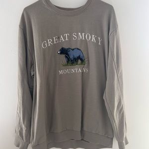 Graphic Tilly’s crewneck